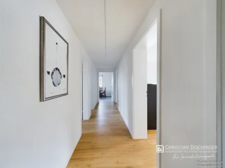 Flur - Wohnung kaufen in Sinzing - Stilvoll modernisierte Wohnung mit Wohnküche/Terrasse/Garage