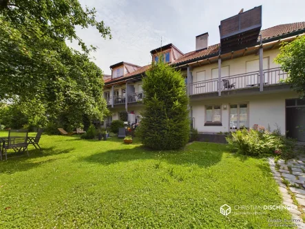 Ansicht vom Garten - Wohnung mieten in Bad Abbach - Großzügige 3-Zimmer-Dachstudiowohnung mit Balkon