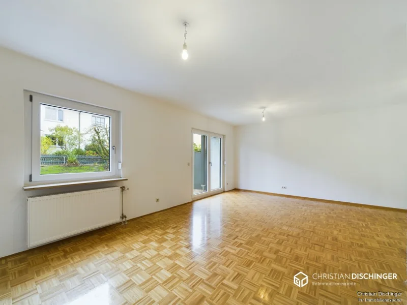 Wohnzimmer - Haus mieten in Obertraubling - Familienidyll mit Charme und Stil – Renoviertes Reihenmittelhaus mit Garten und viel Raum für Ihre Wohnträume