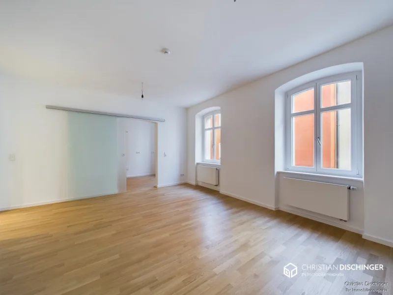 Wohnzimmer - Wohnung mieten in Regensburg - Finest Living - Exclusive 3,5-Zimmer-Wohnung in der Altstadt mit Terrasse