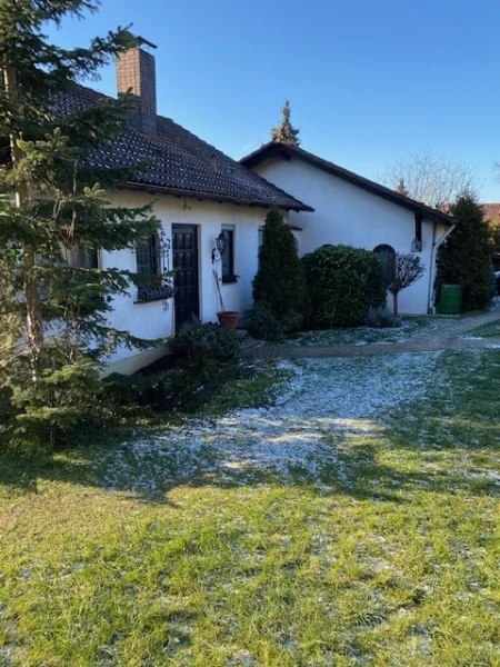 Blick Haus und Garage