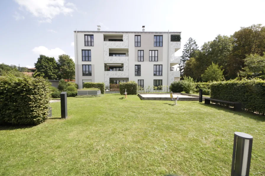 Blick auf die Immobilie - Wohnung kaufen in Bad Tölz - Architektur auf Spitzen-Niveau!