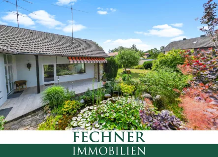Teichlandschaft und Terrasse - Haus kaufen in Böhmfeld - Geräumiger Bungalow (ca. 169m² Wfl. im EG) mit zusätzlicher Nutzfläche im Speicher & Kellergeschoss!