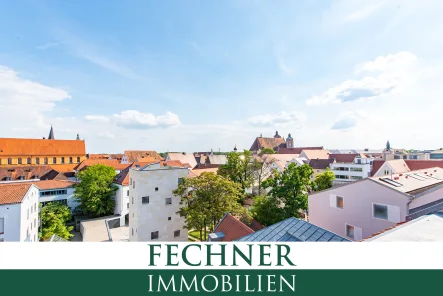 Ausblick genießen - Wohnung mieten in Ingolstadt - Besondere Altstadt-Wohnung mit Aufzug / TG-Stellplätzen / Einbauküche / Balkon / Gäste-WC u.v.m.