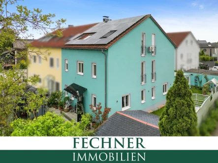 Außenansicht Nordost - Haus kaufen in Ingolstadt - Ruhige Ortsrandlage - circa 181m² Wohnfl. - effizient dank Photovoltaik und Hauskraftwerk (E3/DC)