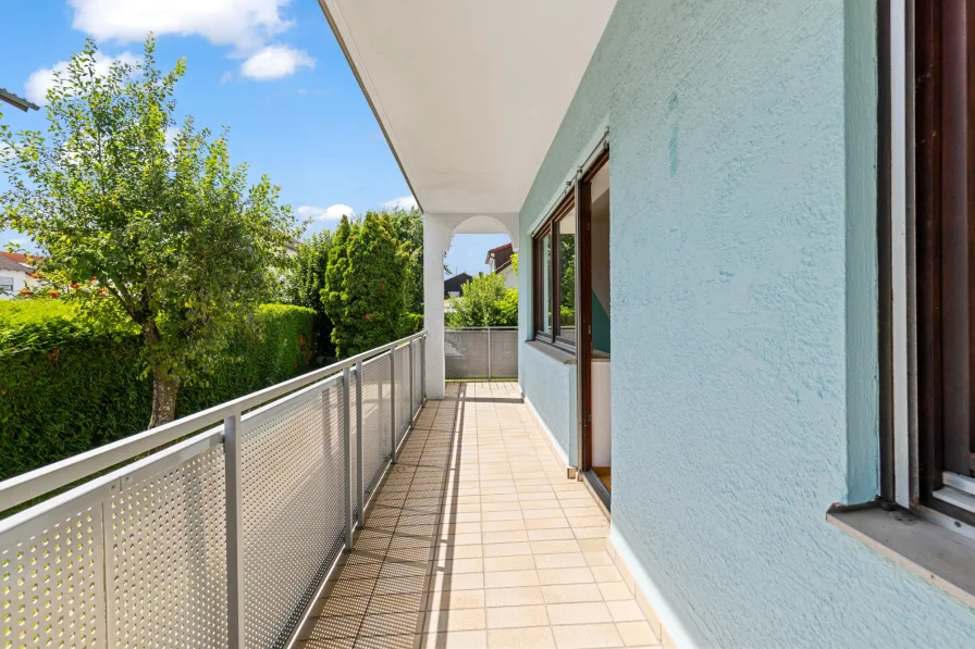 Großer Balkon in Süd- und Westausrichtung