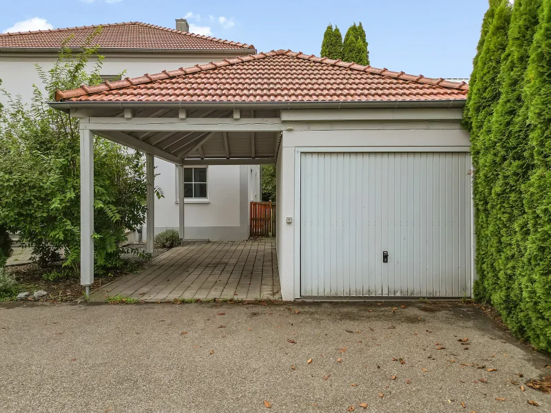 Carport und Einzelgarage