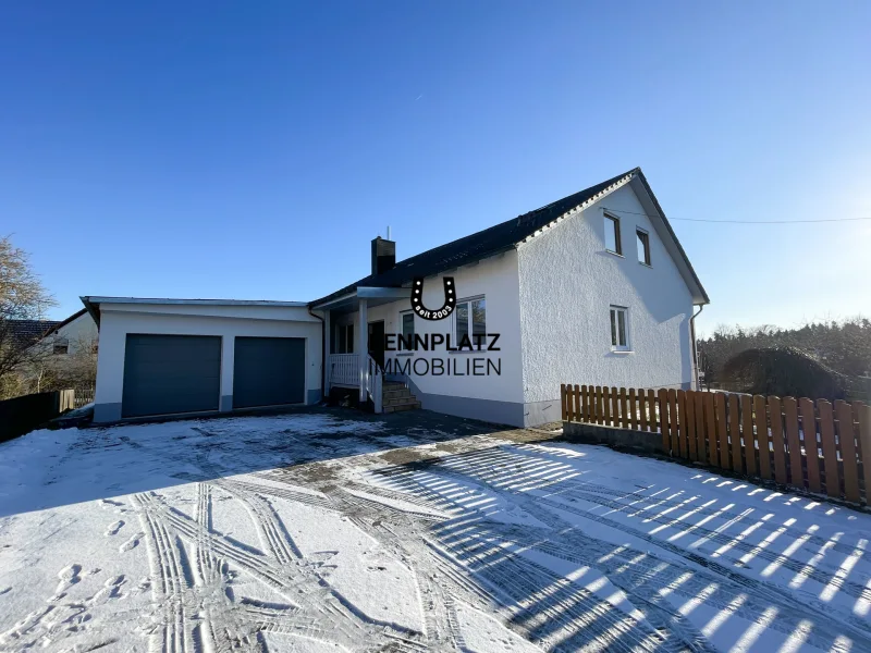 Außenansicht - Haus mieten in Brunn - Idyllisch und naturnah. EFH mit Keller, Doppelgarage und Garten in Brunn/Münchsried. Frei.