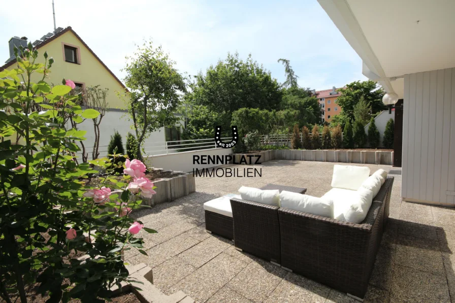 Dachterrasse - Wohnung kaufen in Regensburg - Sanierte 3-Zimmer-Wohnung mit riesiger Dachterrasse am Altstadtrand. Frei ab sofort.