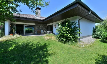 Garten - Haus kaufen in Rosenheim - Gefragte Lage - Bungalow mit Doppelgarage - bereits freigestellt - in Rosenheim Süd