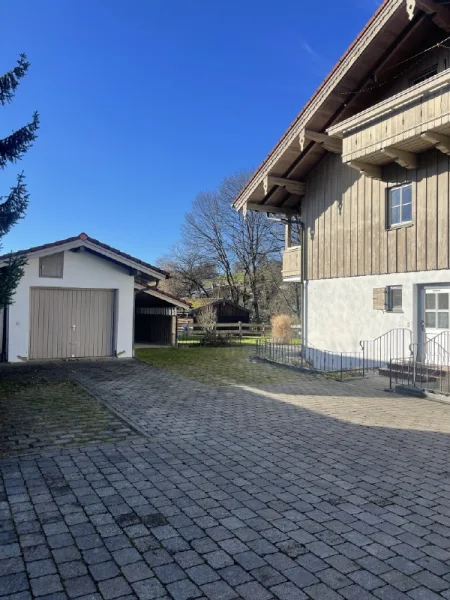 Garage und Carport