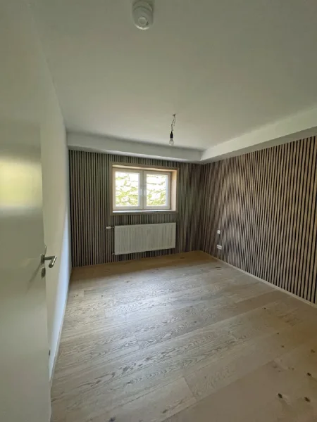 Neu renovierter Raum mit Wohnraumqualität