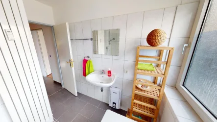 Badezimmer - Wohnung kaufen in Titz - Helle geräumige 4 Zimmer Erdgeschosswohnung mit Dusche und Wanne (vermietet)