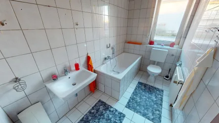 Badezimmer mit Fenster - Wohnung mieten in Dormagen - Schicke 2 Zimmerwohnung mit Badewanne