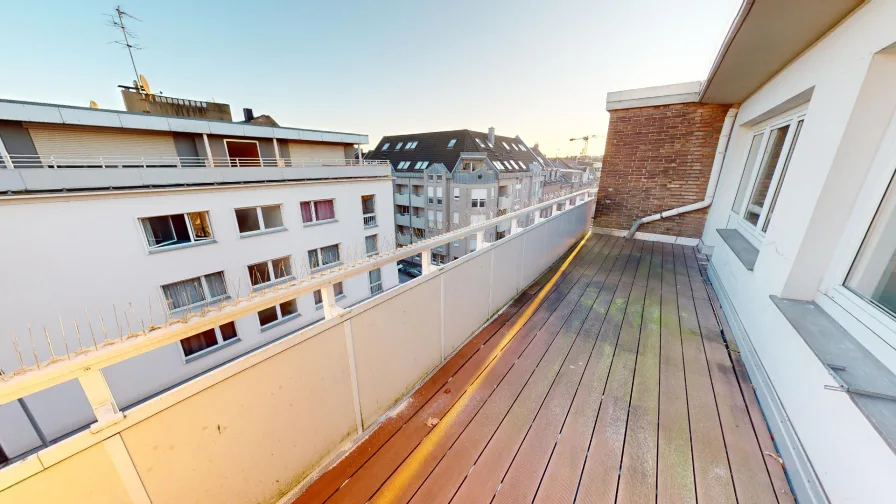 Balkon - Wohnung kaufen in Mönchengladbach - 2 Dachterrassen und einem guten Schnitt in MG am Schillerplatz