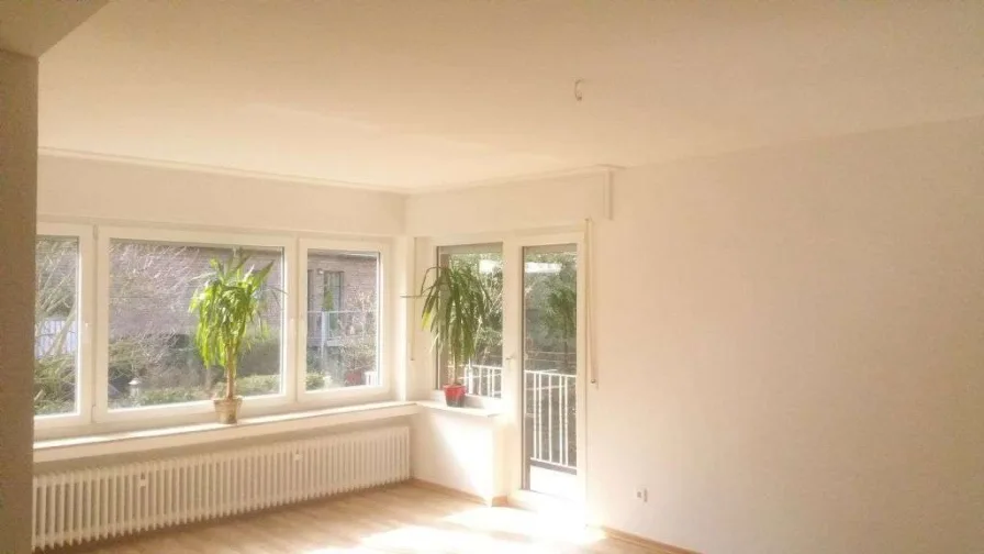 Esszimmer Wohnzimmer - Wohnung mieten in Grevenbroich - Helle 2 Zimmerwohnung mit Balkon