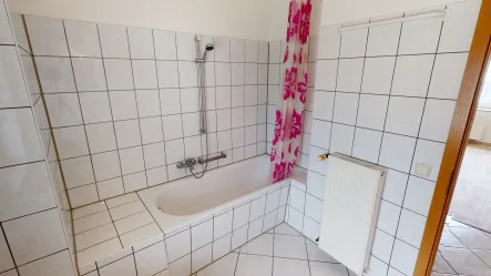 Tageslichtbad mit Wanne - Wohnung mieten in Jüchen - 2 Zimmer mit großer Küche und Tageslichtbad mit Wanne