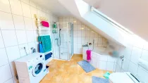 Badezimmer DG-Wohnung 1/2