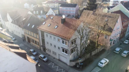 Titelbild - Zinshaus/Renditeobjekt kaufen in Kitzingen - Leerstehendes, gepflegtes Wohn-  und Geschäftshaus in Kitzingen