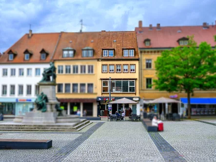 Titelbild - Zinshaus/Renditeobjekt kaufen in Schweinfurt - Attraktives WGH am Marktplatz von Schweinfurt