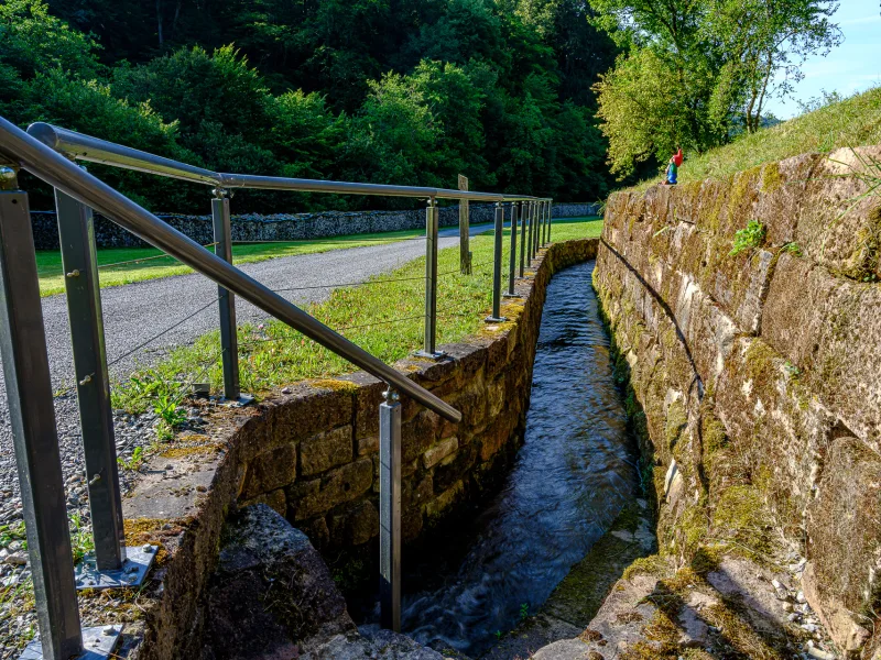 Kneippbecken im Mühlenkanal