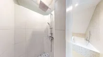 Dusche im Badezimmer OG