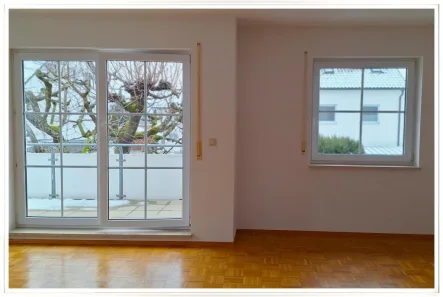Wohnzimmer mit Blick nach Süden - Wohnung kaufen in Langenargen - Vier Wände mit Charme. Eine tolle Gelegenheit in Langenargen!Sie suchen eine 2-Zimmer-Wohnung in ruhiger, sonniger Lage? Dann ist diese Wohnung etwas für Sie! 