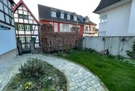 Privater Garten - Wohnung mieten in Königswinter - Außergewöhnliche Erdgeschosswohnung in historischem Fachwerkhaus in der Nähe der Weinberge 