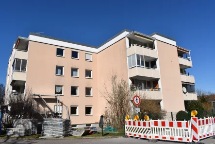 Hausansicht.jpg - Wohnung kaufen in Planegg - RG Immobilien - Nähe München, 1 Zimmer Wohnung mit Balkon