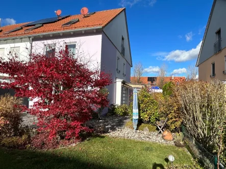 Hausansicht - Haus kaufen in Erding - RG-Immobilien - Modernes REH in bevorzugter Wohngegend in 85435 Erding