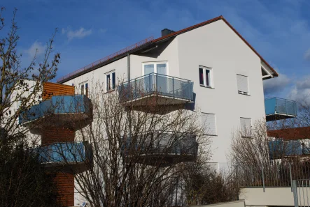 Hausansicht - Wohnung mieten in Wartenberg - RG - Immobilien "Singletraum" 1 Zimmer Wohnung mit Terrasse und Garten