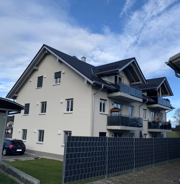 Hausansicht - Wohnung mieten in Buch - RG Immobilien - Neuwertige 3 Zimmer Wohnung mit Balkon