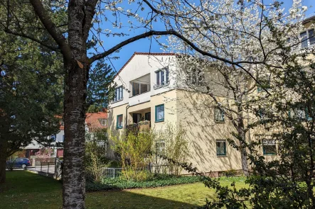 Außenansicht - Wohnung kaufen in München - Sonnige 4 Zimmerwohnung in ruhiger Lage von Solln mit Balkon und Dachterrasse