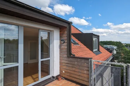 herrliche Dachterrasse nach Südwesten (2) - Wohnung kaufen in München - Sonnige 2-Zi.-Dachterrassenwohnung in Ramersdorf inkl. Duplexstellplatz