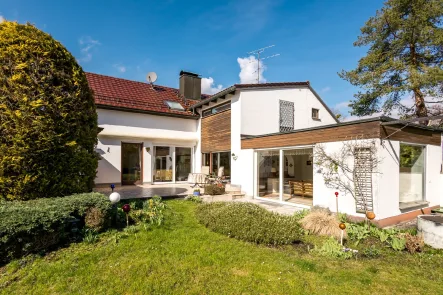 Südansicht - Haus kaufen in München - Sonnige DHH auf traumhaftem Grundstück mit Erweiterungspotenzial