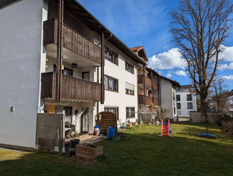 Südansicht - Haus kaufen in Grafing - Wertiges, gepflegtes Mehrfamilienhaus mit 10 Parteien in Grafing