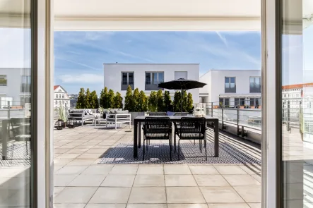 Terrasse - Wohnung kaufen in München - Traumhafte 2-Zi.-Penthouse-Whg. mit Dachterrasse in bester Lage Neuhausens