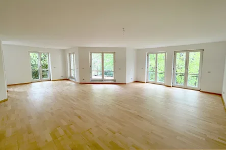 großes Wohnzimmer - Wohnung mieten in München - Geschmackvolle 3-Zi.-Whg. mit großem Balkon in der Prinz-Ludwigs-Höhe