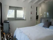 Schlafzimmer mit Kamin