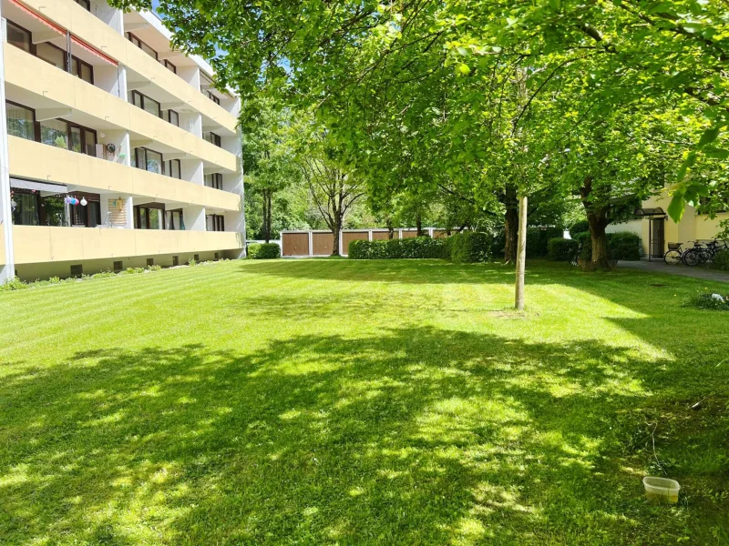 Außenanlage - Wohnung mieten in München - Frisch sanierte 1,5-Zimmer-Wohnung in der Nähe des Englischen Gartens