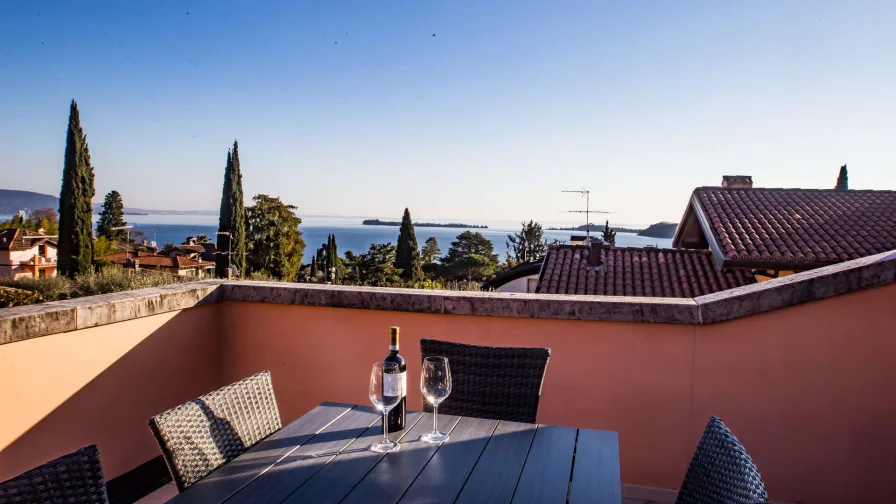 Ausblick Dachterrasse - Haus kaufen in Gardone Riviera - Provisonsfrei: Ihr Familiendomiziel mit 2 Dachterrassen und tollem Seeblick in Gardone - Gardasee