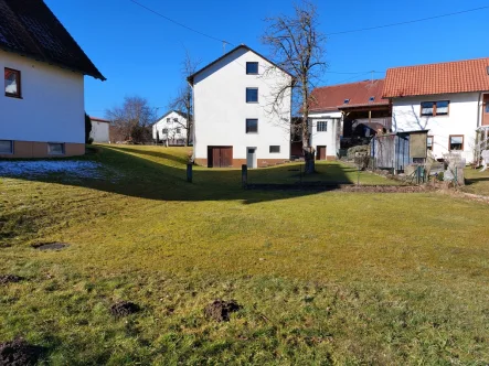 Hausansicht mit Garten - Haus kaufen in Bobingen / Waldberg - PROVISIONSFREISie möchten sich verwirklichen?Ein-Zweifamilienhaus zum Kauf in Bobingen/Waldberg