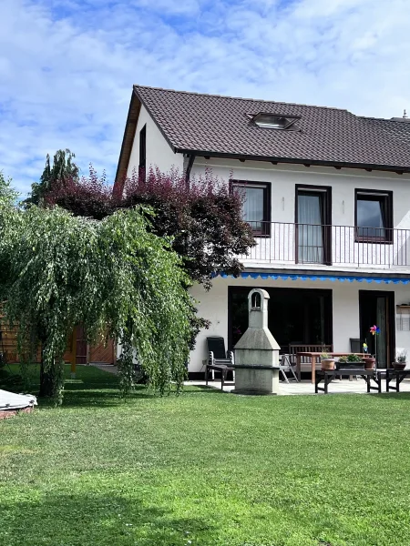 Südseite - Haus kaufen in München Untermenzing - Gepflegtes Reiheneckhaus in München-Untermenzing mit großem und gepflegten Garten wartet auf einen neuen Eigentümer