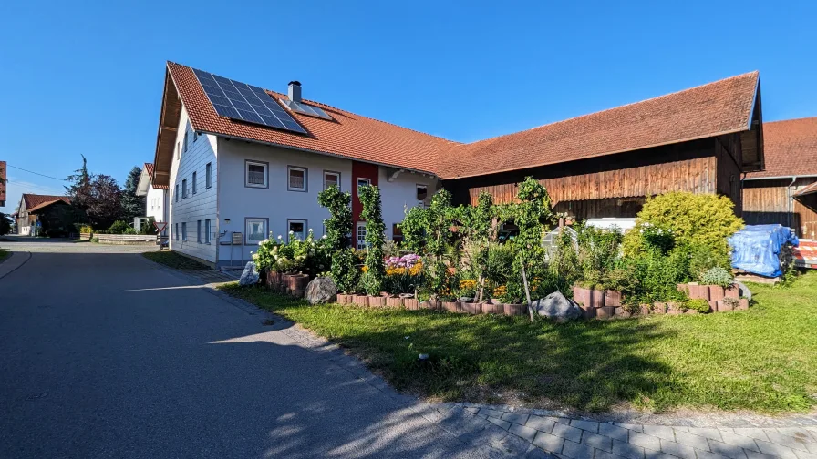 Südansicht - Haus kaufen in Hörmanshofen - Saniertes Bauernhaus mit viel Lagerfläche und Ausbaupotential im schönen Ostallgäu zu kaufen!