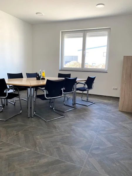 1. Zimmer EG - Büro/Praxis mieten in Salgen - 2 großzügige Gewerbeeinheiten mit jeweils 68 m² in Pfaffenhausen zu mieten