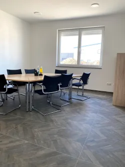 1. Zimmer EG - Büro/Praxis mieten in Salgen - 2 großzügige Gewerbeeinheiten mit jeweils 68 m² in Pfaffenhausen zu mieten