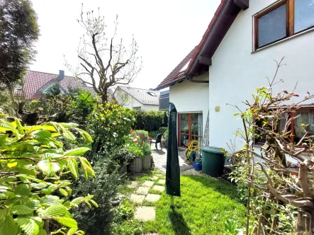 Garten - Wohnung kaufen in Wolfschlugen - *** Einziehen und Wohlfühlen! ***gut geschnittene Gartenwohnung mit Tiefgarage