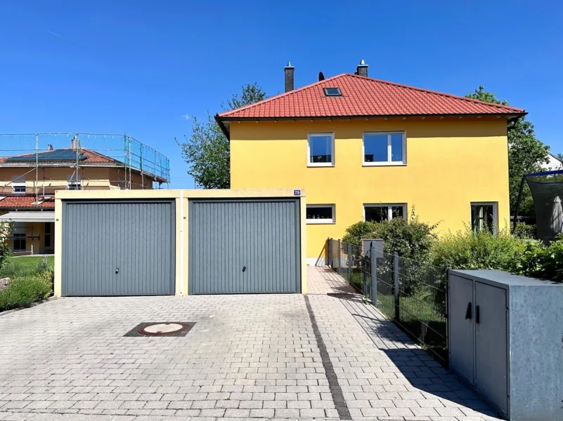 Garagenansicht - Haus kaufen in Königsbrunn - ***2  DOPPELHAUSHÄLFTEN MIT 2 GARAGEN - 1 TOP PREIS - BESSER GEHT NICHT***