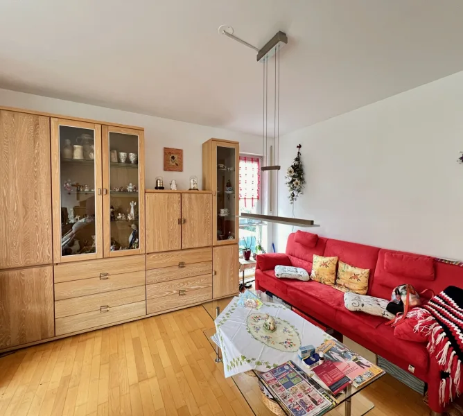 Wohnzimmer - Wohnung kaufen in Augsburg / Göggingen - *** Achtung Kapitalanleger! Schöne 2-Zimmer Wohnung mit Wintergarten in Göggingen zu kaufen!***