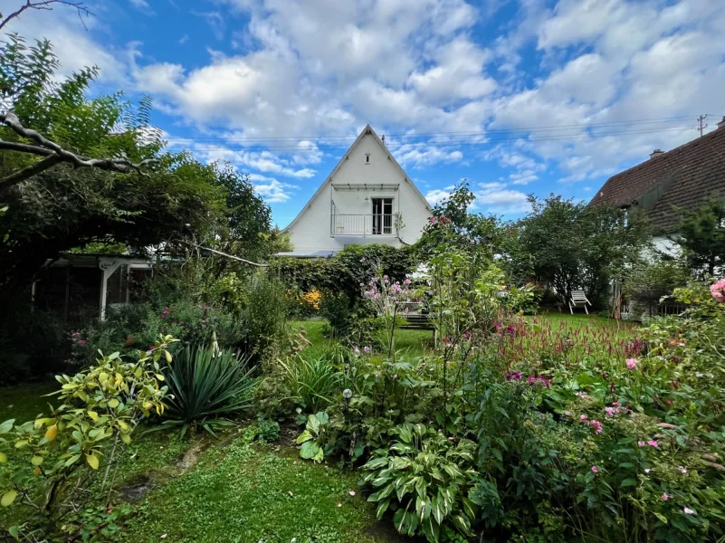 Westansicht - Haus kaufen in Schwabmünchen - ***Wohnen am Luitpoldpark!*** Charmantes, kernsaniertes Einfamilienhaus zu kaufen!